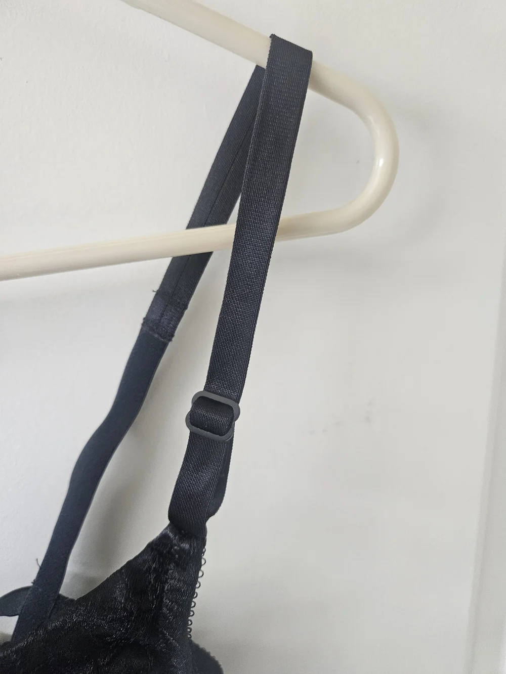 Wonderbra structured underwire